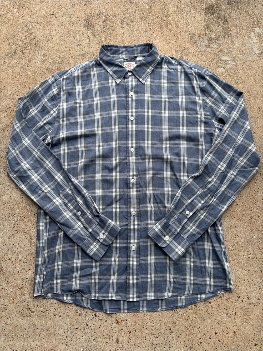Faherty Button Up Shirt Men's Size XL Plaid Light Blue Gray Long Sleeve